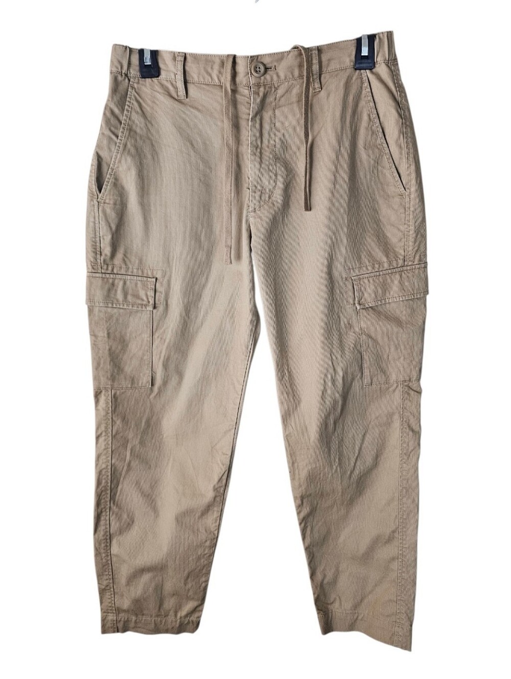Uniqlo Men's Cropped Cargo Pants in Khaki - Classic Utility Style